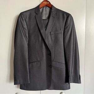 Kenneth Cole Reaction 3-piece suit, 40R 33Wa